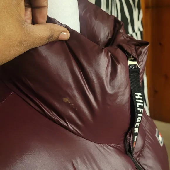 Tommy Hilfiger size Large Burgundy - Picture 6 of 6